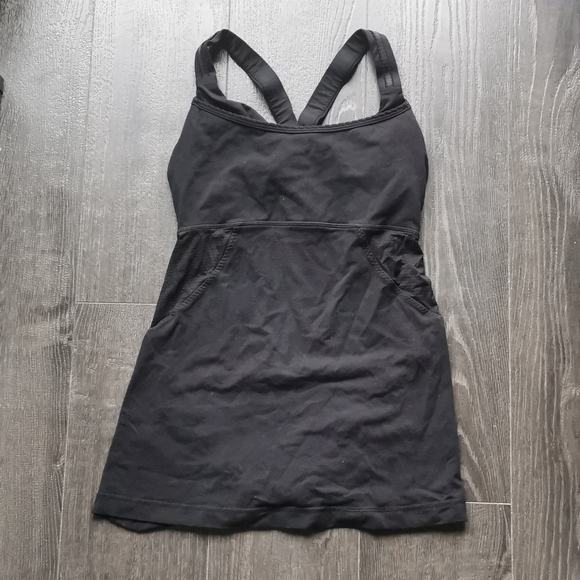 Lululemon tank top with build-in bra - Picture 1 of 3